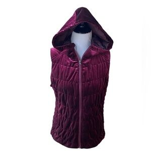 BNCI Velvet Puffy Vest with Hood. Front Zipper, 2 Flat Front Zip Pockets. Size L